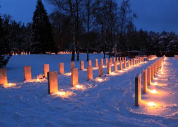 Kaarsjesceremonie op kerstavond 24 december svnf canadese begraafplaats 