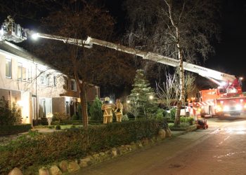 Schoorsteenbrand bij woning van Holtenserf brandweer 