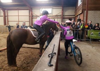Beurs Ruiter- en paardenspullen voor goede doel van start snorrewind 