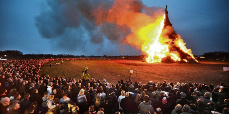 Paasvuur Espelo profiteert flink van stormschade paasvuur espelo 