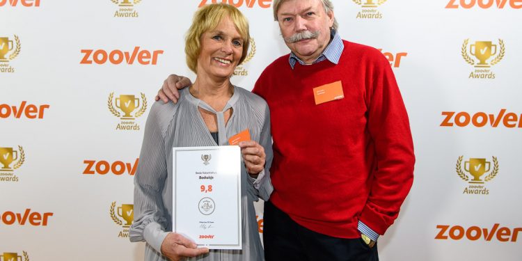 HoltensNieuws.nl Boshuisje Holten wint Gouden Zoover Award Boshuisje Holten wint Gouden Zoover Award