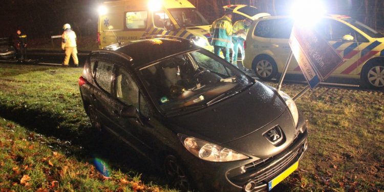 Gewonde bij kopstaart botsing Rijssenseweg brandweer 