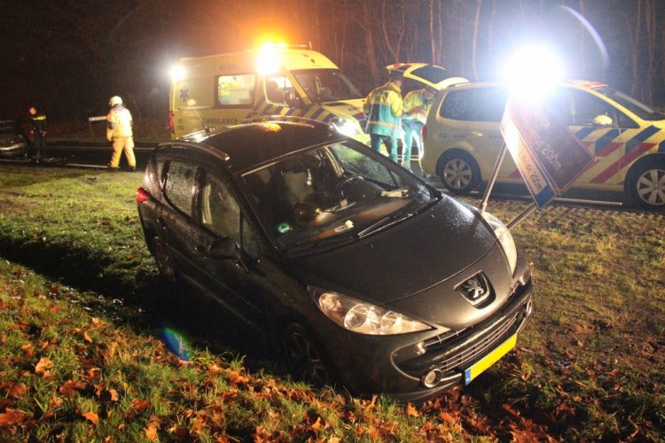 Gewonde bij kopstaart botsing Rijssenseweg brandweer 