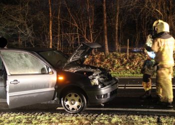 Gewonde bij kopstaart botsing Rijssenseweg brandweer 