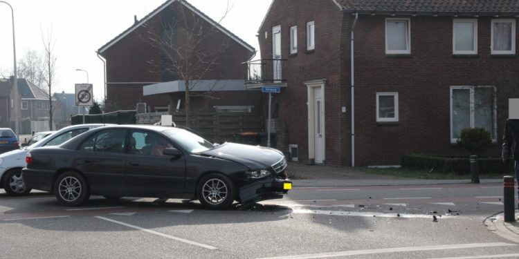 HoltensNieuws.nl Verkeersongeval op de kruising Kolweg / H.J. Wansinkstraat Verkeersongeval op de kruising Kolweg / H.J. Wansinkstraat