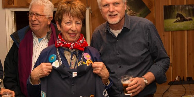 HoltensNieuws.nl Rotary en Fienpreuvers schenken aan gehandicapte ruiters Rotary en Fienpreuvers schenken aan gehandicapte ruiters snorrewind fienpreuvers carnaval