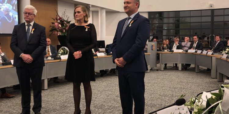 HoltensNieuws.nl Koninklijke onderscheidingen bij afscheid raadsleden   Koninklijke onderscheidingen bij afscheid raadsleden gemeente cda