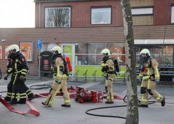Gewonde bij kopstaart botsing Rijssenseweg brandweer 