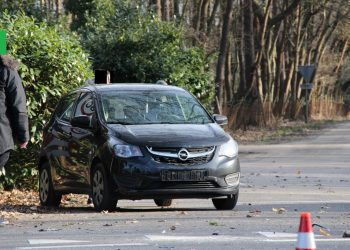 Ongeval met motor en twee auto's Rijssenseweg politie aanrijding 