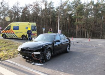 Ongeval met motor en twee auto's Rijssenseweg politie aanrijding 