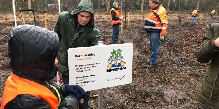 HoltensNieuws.nl Rijssen-Holten viert Boomfeestdag Rijssen-Holten viert Boomfeestdag gemeente
