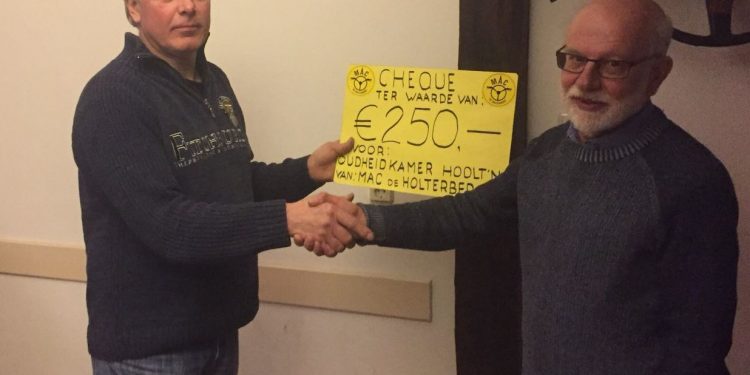 MAC de Holterberg overhandigt cheque aan Oudheidkamer oudheidkamer mac 