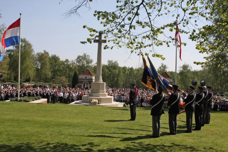 Herdenking Holten 4 mei 2018 svnf hmv gemeente canadese begraafplaats 