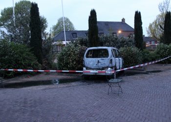 Opnieuw autobrand in Holten politie brandweer 