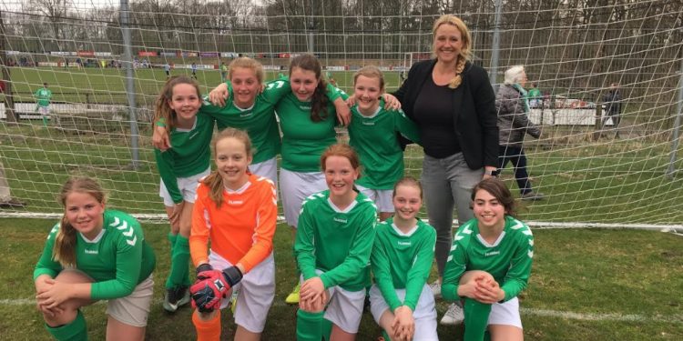 Haarschool meiden winnen schoolvoetbal beker voetbal haarschool 