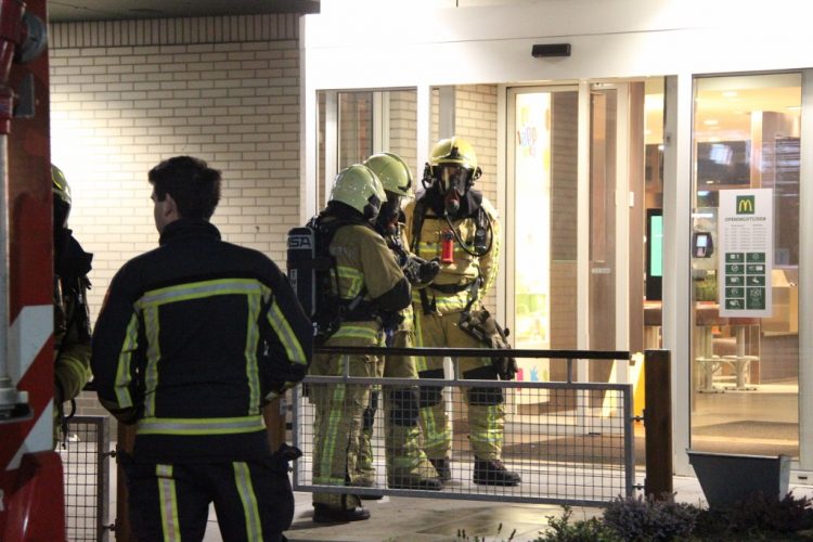 Brand bij McDonald's politie brandweer 