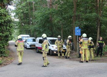 Gaslek bij oprit bungalowpark aan de Wildweg brandweer 