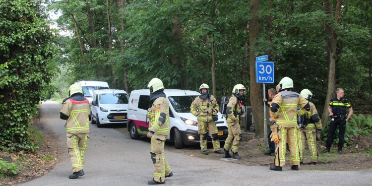 Gaslek bij oprit bungalowpark aan de Wildweg brandweer 