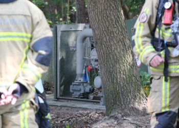 Gaslek bij oprit bungalowpark aan de Wildweg brandweer 