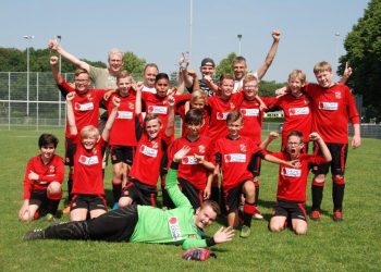 Zeer geslaagde voetbaldag VV Holten en Go Ahead Eagles vvholten voetbal 
