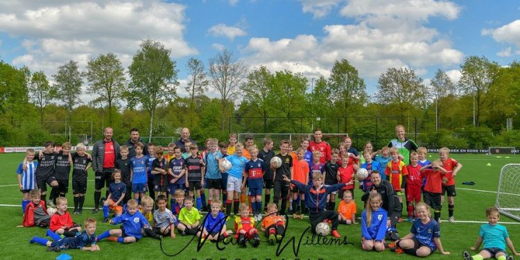 Zeer geslaagde voetbaldag VV Holten en Go Ahead Eagles vvholten voetbal 