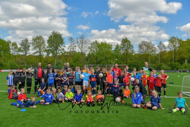 Zeer geslaagde voetbaldag VV Holten en Go Ahead Eagles vvholten voetbal 