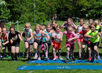 Bevrijdingsloop Holten 2018 op zaterdag 5 mei smidsbelt kulturhus canadese begraafplaats atletiekvereniging 