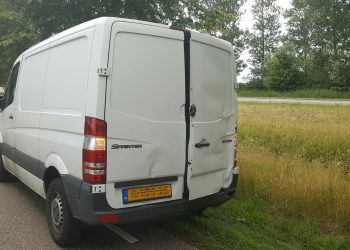 Kop-staartbotsing met drie voertuigen op de N332 