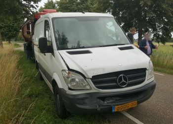 Kop-staartbotsing met drie voertuigen op de N332 