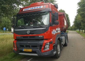 Kop-staartbotsing met drie voertuigen op de N332 