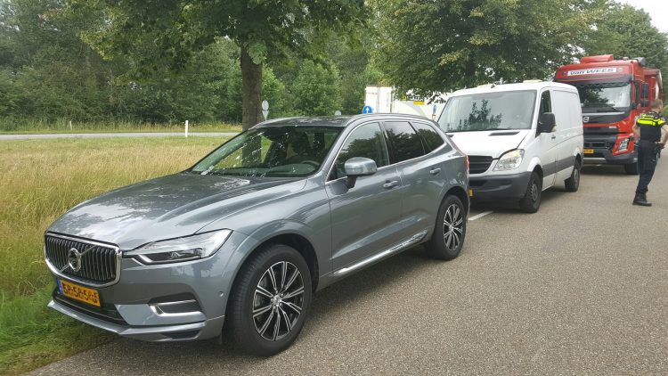 Kop-staartbotsing met drie voertuigen op de N332 