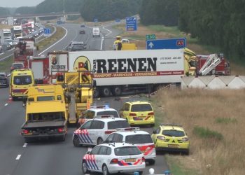 Verkeersongeval  Langstraat te Holten politie aanrijding 