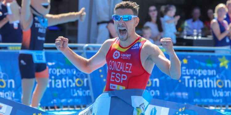 HoltensNieuws.nl Gonzalez Garcia wint na sprint Gonzalez Garcia wint na sprint triathlon