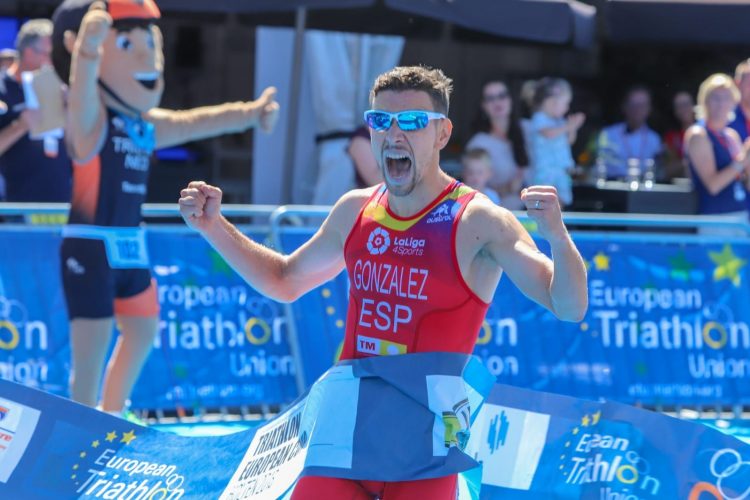 Gonzalez Garcia wint na sprint triathlon 
