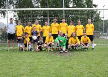 Oranjestraat - Dorpsstraat domineert Straatvoetbal 2018 holterbroek espelo dijkerhoek blauwwit 