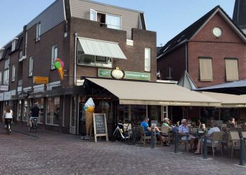 Oliebollen Nijkamp weer op 1 nijkamp 