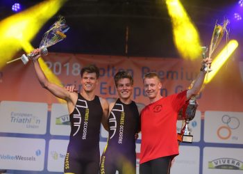 Mark Muller slaat dubbelslag op Olympische afstand triathlon nijkamp muller 