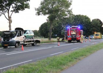 Autotransporter vliegt in brand op de Deventerweg politie brandweer 