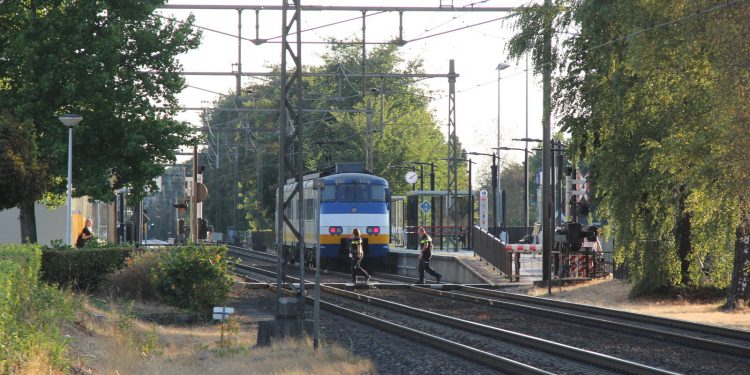 Een persoon aangehouden in omgeving van spoor politie 