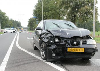 Twee gewonden bij ongeval N332 Deventerweg politie 