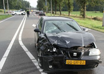 Twee gewonden bij ongeval N332 Deventerweg politie 