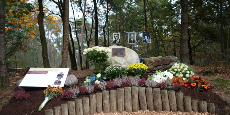 Herdenking Stevensmonument Holten dondertman 