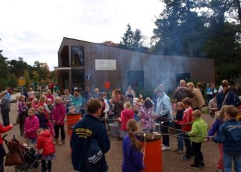 Brandweer forceert wc deur brandweer 