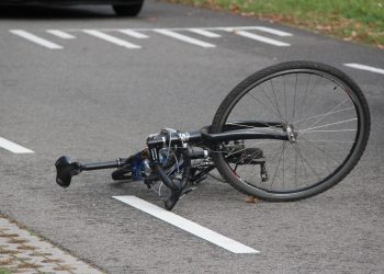 Fietser ernstig gewond Rijssenseweg 