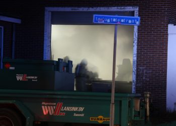 Carnavalswagen in brand brandweer 