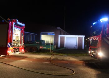 Carnavalswagen in brand brandweer 