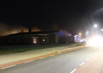 Carnavalswagen in brand brandweer 