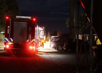 Brandweer forceert wc deur brandweer 