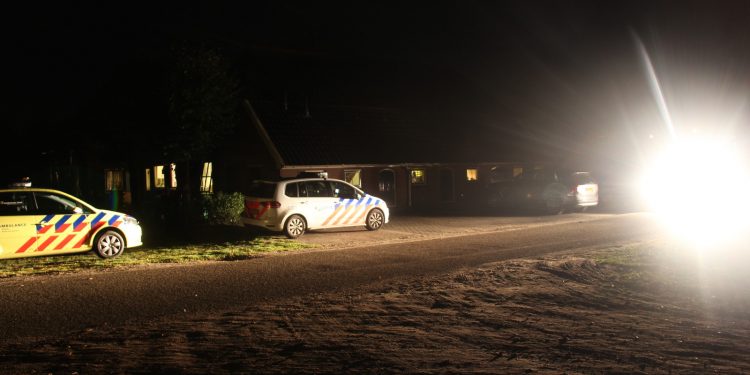 Brandweer forceert wc deur brandweer 