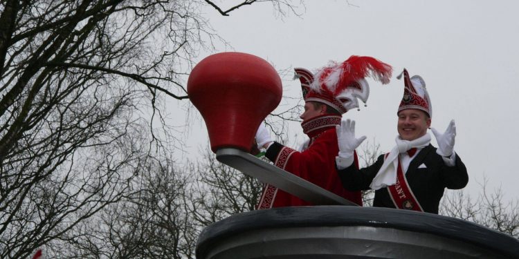 HoltensNieuws.nl Wie wordt de 51e Prins der Fienpreuvers? Wie wordt de 51e Prins der Fienpreuvers? fienpreuvers dijkerhoek carnaval bonte paard